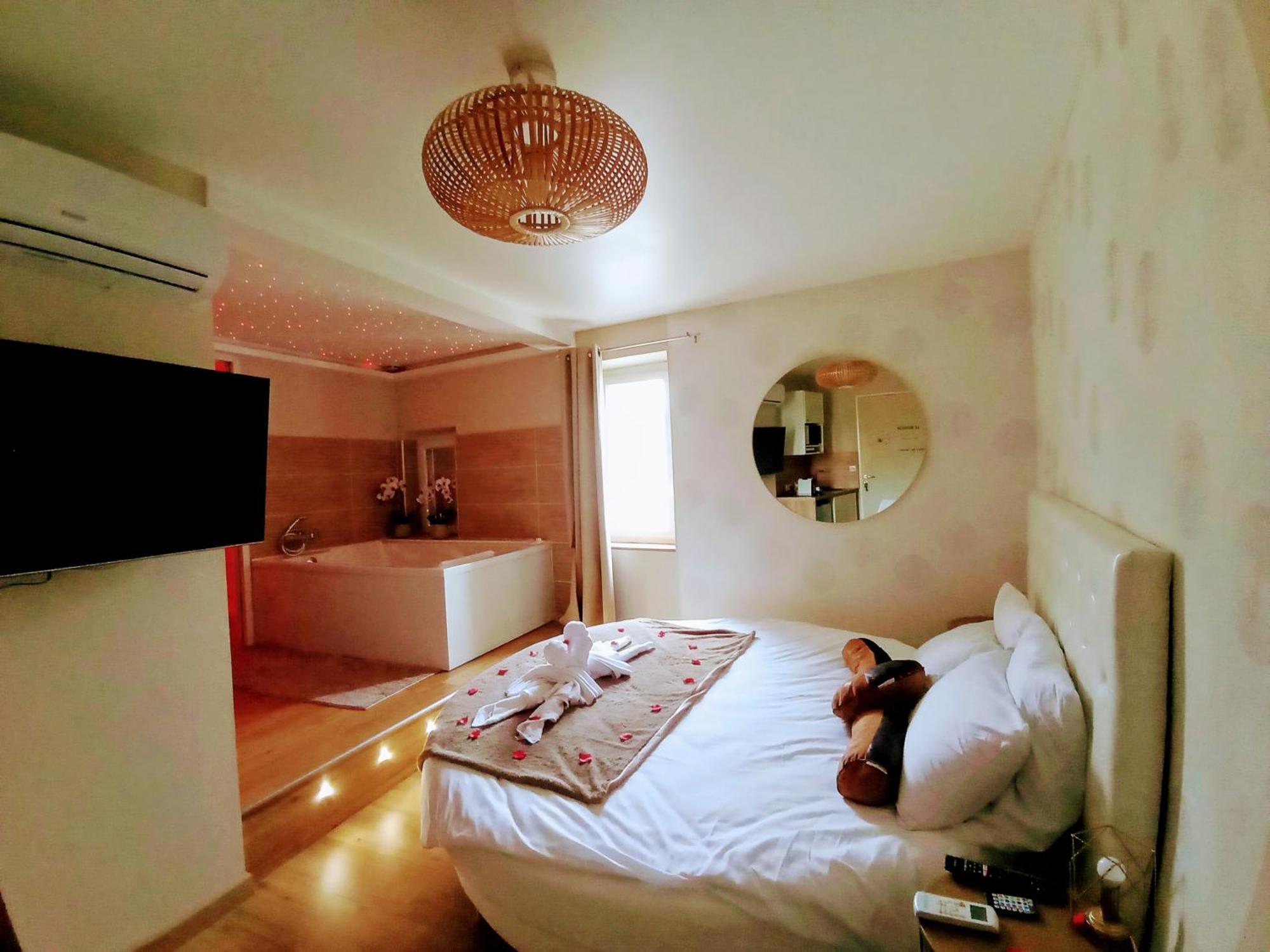Studio Love Room Spa Baignoire Double La Ciotat Centre Port Dış mekan fotoğraf